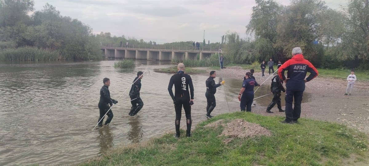 AYAĞI KAYIP SİMAV DERESİNE DÜŞEN ADAM ÖLÜ BULUNDU