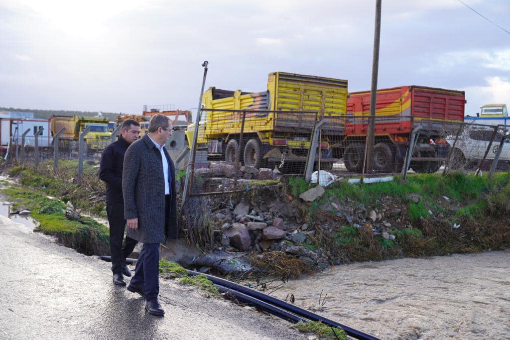 AYVALIK’TA ŞİDDETLİ YAĞIŞ HAYATI FELÇ ETTİ