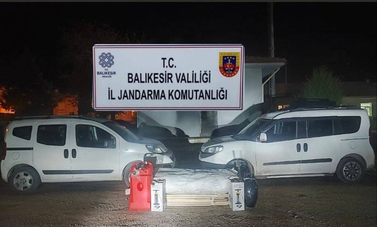 Balıkesir İl Jandarma Komutanlığı'ndan Göçmen Kaçakçılığına Yönelik Başarılı Operasyon